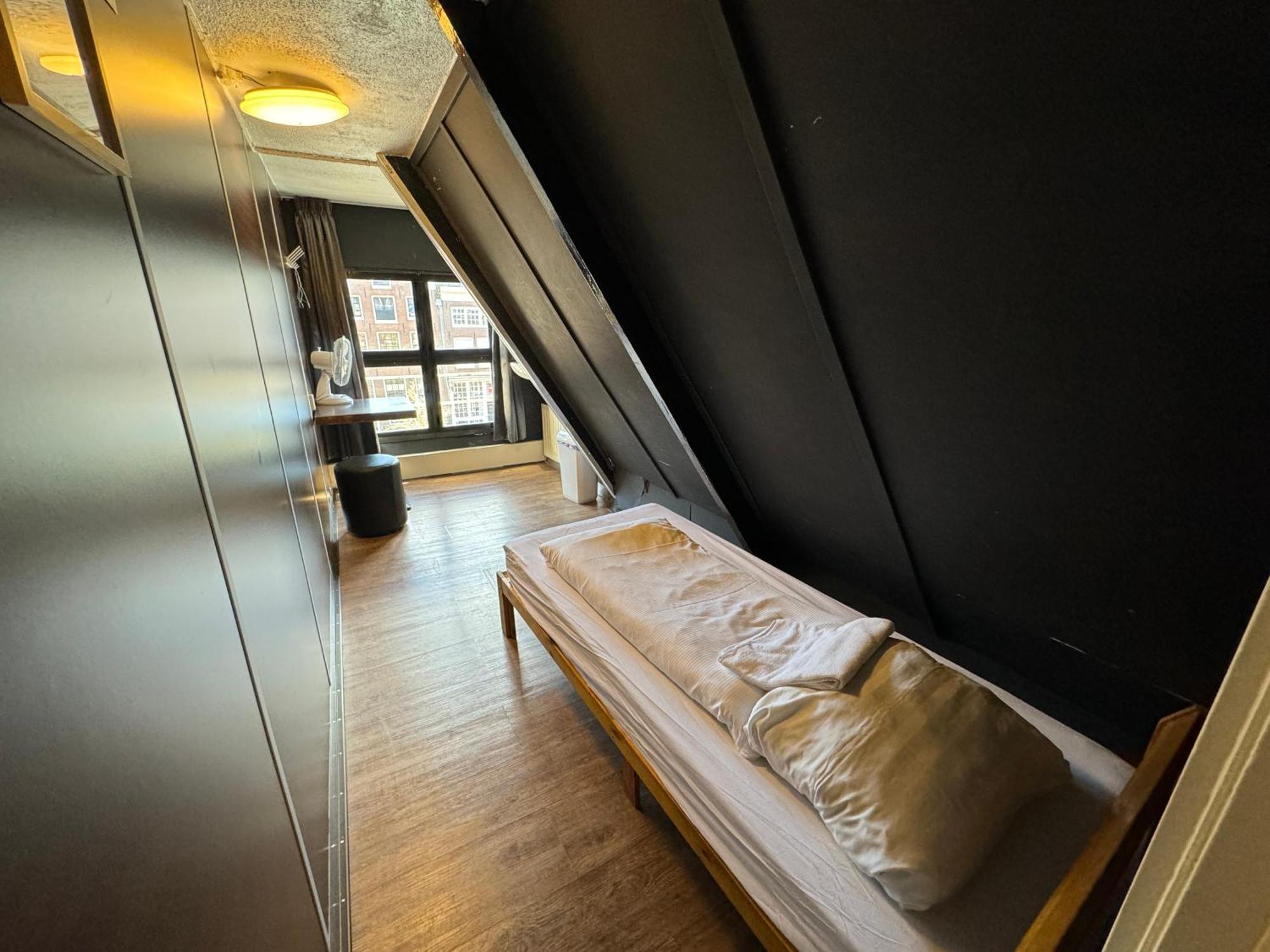Hostel Utopia อัมสเตอร์ดัม ภายนอก รูปภาพ